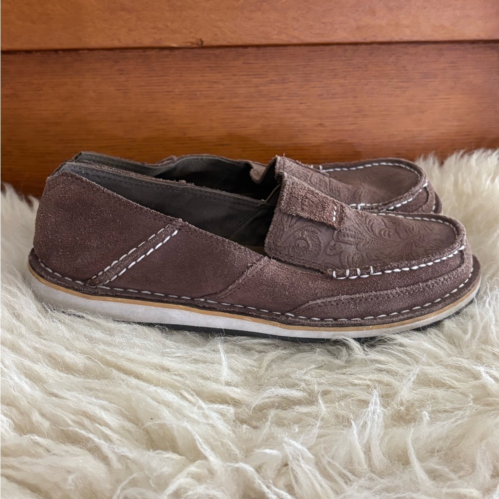 Ariat Brown Embossed Leather Cruisers Loafers - Picture 4 of 8